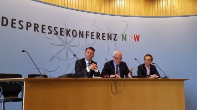 Pressekonferenz von Wirtschaftsminister Garrelt Duin und DWNRW-Beauftragtem Prof. Dr. Tobias Kollmann zur Bekanntgabe von regionalen Zentren für die digitale Wirtschaft