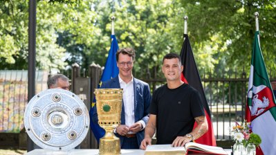 Ministerpräsident Wüst empfängt die Meistermannschaft von Bayer 04 Leverkusen