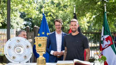 Ministerpräsident Wüst empfängt die Meistermannschaft von Bayer 04 Leverkusen