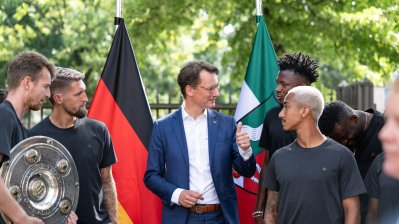 Ministerpräsident Wüst empfängt die Meistermannschaft von Bayer 04 Leverkusen