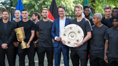 Ministerpräsident Wüst empfängt die Meistermannschaft von Bayer 04 Leverkusen