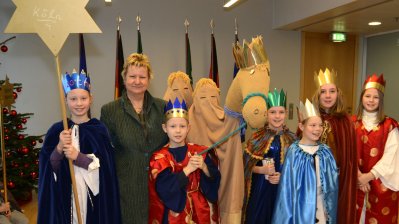 Ministerin Löhrmann empfängt Sternsinger in Düsseldorf, 04.01.2013