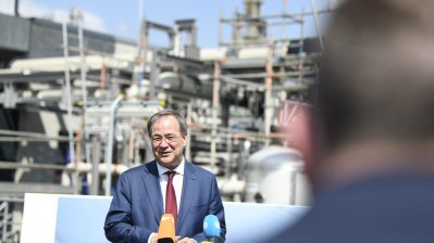 Ministerpräsident Armin Laschet eröffnet eine der weltweit ersten Anlagen zur Herstellung von grünem Wasserstoff