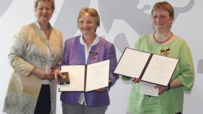 Stellvertretende Ministerpräsidentin Sylvia Löhrmann überreicht Bundesverdienstorden an 15 Bürgerinnen und Bürger aus Nordrhein-Westfalen, 15.07.201