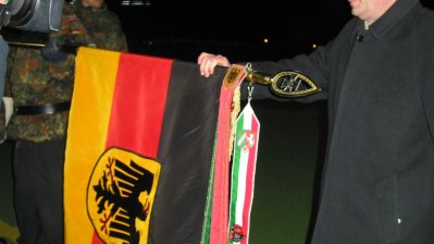 NRW-Fahnenband an Panzerbataillon 203 in Hemer verliehen