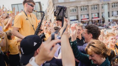 „Team D“ kehrt zurück nach Deutschland – Ministerpräsident Wüst nimmt deutsche Athletinnen und Athleten in Köln in Empfang