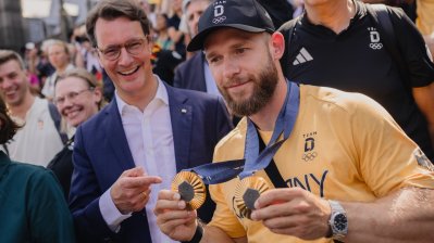 „Team D“ kehrt zurück nach Deutschland – Ministerpräsident Wüst nimmt deutsche Athletinnen und Athleten in Köln in Empfang