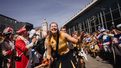 „Team D“ kehrt zurück nach Deutschland – Ministerpräsident Wüst nimmt deutsche Athletinnen und Athleten in Köln in Empfang