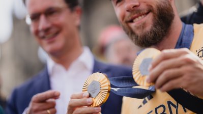 „Team D“ kehrt zurück nach Deutschland – Ministerpräsident Wüst nimmt deutsche Athletinnen und Athleten in Köln in Empfang