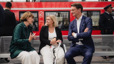 „Team D“ kehrt zurück nach Deutschland – Ministerpräsident Wüst nimmt deutsche Athletinnen und Athleten in Köln in Empfang