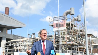 Ministerpräsident Armin Laschet eröffnet eine der weltweit ersten Anlagen zur Herstellung von grünem Wasserstoff