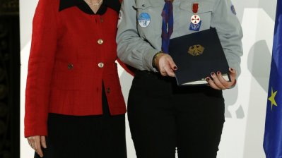 Ministerin Angelica Schwall-Düren überreicht Bundesverdienstorden an 17 Bürgerinnen und Bürger aus Nordrhein-Westfalen, 06.12.2013