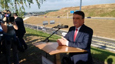 Verkehrsminister Michael Groschek nimmt erste Sperranlage vor der Leverkusener Rheinbrücke in Betrieb