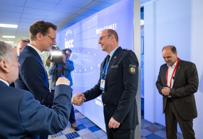 Ministerpräsident Wüst und Innenminister Reul besuchen das International Police Cooperation Center