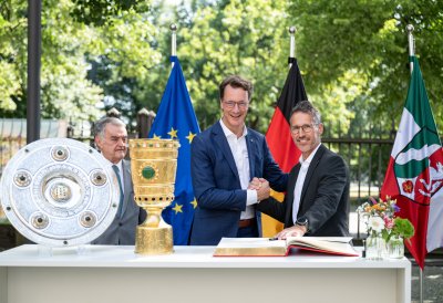 Ministerpräsident Wüst empfängt die Meistermannschaft von Bayer 04 Leverkusen