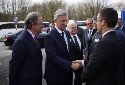 ​Seine Majestät Philippe, König der Belgier, mit Arbeitsminister Guntram Schneider beim Besuch der Firma Rheinklak