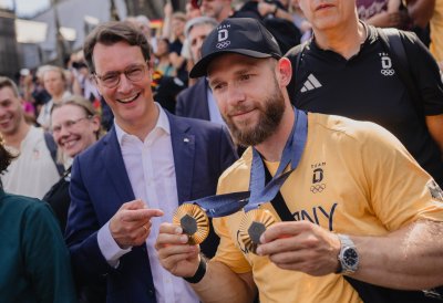 „Team D“ kehrt zurück nach Deutschland – Ministerpräsident Wüst nimmt deutsche Athletinnen und Athleten in Köln in Empfang