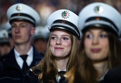Mehr als 3.000 Frauen und Männer legen Diensteid für die Polizei NRW ab – Rekordeinstellungszahl für Nordrhein-Westfalen