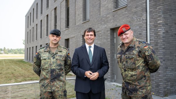 FM PM 04.08.2024 - So macht Nordrhein-Westfalen Tempo beim Bau für die Bundeswehr _ Mark Hermenau