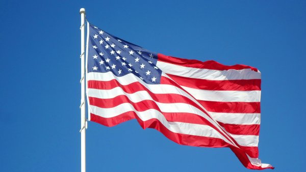 Flagge der USA am Fahnenmast