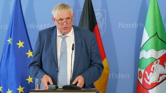 Gesundheitsminister Karl-Josef Laumann informiert über den aktuellen Stand der Corona-Virus-Testungen in Nordrhein-Westfalen