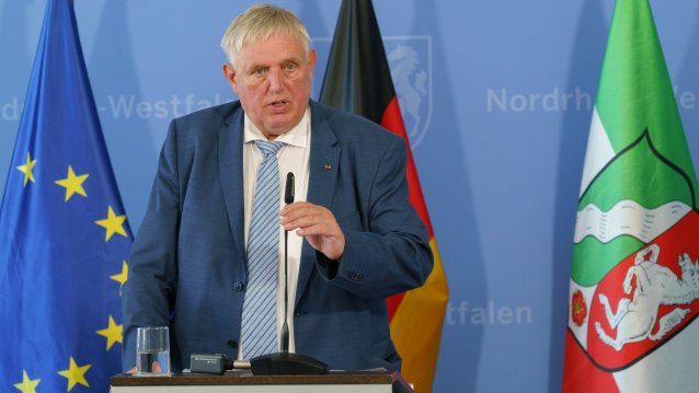 Gesundheitsminister Karl-Josef Laumann informiert über den aktuellen Stand der Corona-Virus-Testungen in Nordrhein-Westfalen