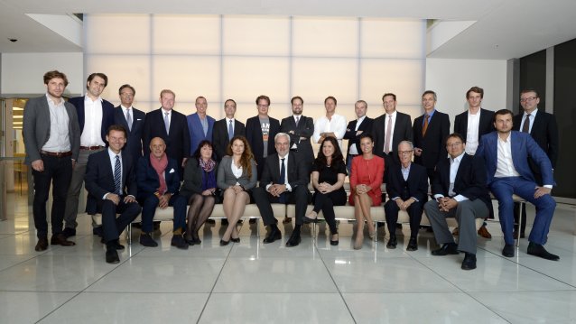 Das Bild zeigt ein Gruppenfoto des neuen Beirats der digitalen Wirtschaft NRW