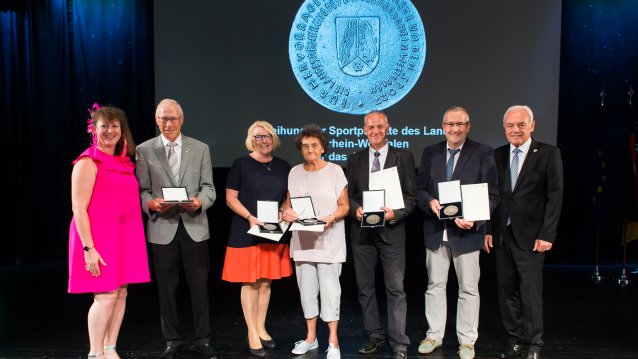 Staatssekretärin Andrea Milz überreicht Sportplakette des Landes Nordrhein-Westfalen