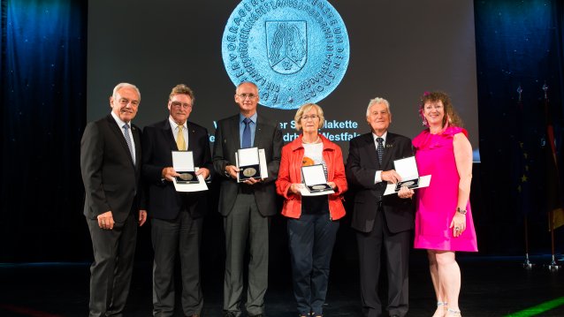 Staatssekretärin Andrea Milz überreicht Sportplakette des Landes Nordrhein-Westfalen