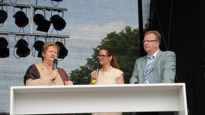 Ministerin Löhrmann eröffnet Familien- und Jugendfest in Hückeswagen, 08.06.2013