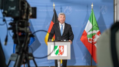 Presse-Briefing mit Wirtschaftsminister Prof. Dr. Andreas Pinkwart, Ralf Stoffels, Präsident IHK NRW, und RWI-Konjunkturexperte Prof. Dr. Torsten Schmidt zur Entwicklung der Konjunktur