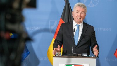 Presse-Briefing mit Wirtschaftsminister Prof. Dr. Andreas Pinkwart, Ralf Stoffels, Präsident IHK NRW, und RWI-Konjunkturexperte Prof. Dr. Torsten Schmidt zur Entwicklung der Konjunktur