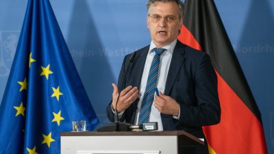 Presse-Briefing mit Wirtschaftsminister Prof. Dr. Andreas Pinkwart, Ralf Stoffels, Präsident IHK NRW, und RWI-Konjunkturexperte Prof. Dr. Torsten Schmidt zur Entwicklung der Konjunktur