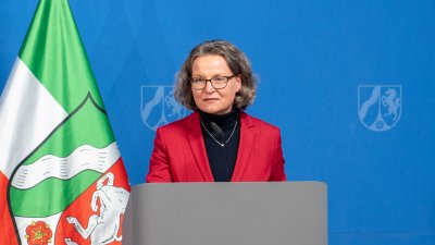 Pressekonferenz im Nachgang zum Austausch mit den Kommunalen Spitzenverbänden über zu erwartende Aufnahme von Flüchtlingen in Nordrhein-Westfalen