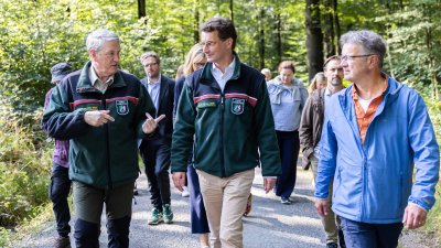 Ministerpräsident Hendrik Wüst besucht gemeinsam mit Manuel Andrack den Königsforst in Köln