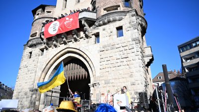 Ministerpräsident Hendrik Wüst nimmt an einer Friedensdemonstration in Köln teil