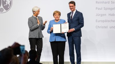 Ministerpräsident Hendrik Wüst verleiht den Staatspreis an Bundeskanzlerin a.D. Dr. Angela Merkel