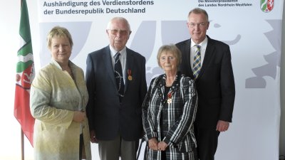 Stellvertretende Ministerpräsidentin Sylvia Löhrmann überreicht Bundesverdienstorden an 8 Bürgerinnen und Bürger aus Nordrhein-Westfalen, 02.06.2014