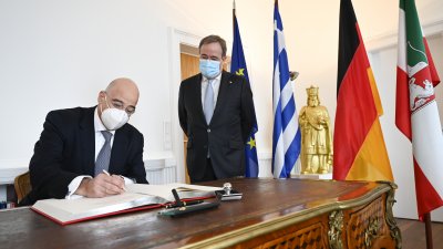 Ministerpräsident Armin Laschet empfängt den griechischen Außenminister Nikos Dendias