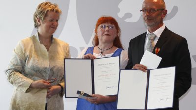 Stellvertretende Ministerpräsidentin Sylvia Löhrmann überreicht Bundesverdienstorden an 15 Bürgerinnen und Bürger aus Nordrhein-Westfalen, 15.07.201