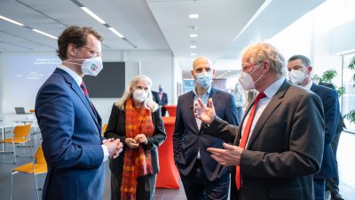 Ministerpräsident Hendrik Wüst und Wissenschaftsministerin Isabel Pfeiffer-Poensgen treffen Prof. Benjamin List