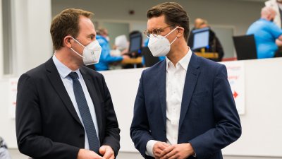 Ministerpräsident Wüst besucht Impfzentrum in Düsseldorf und stellt neue Kampagne der Landesregierung zur Booster-Impfung vor