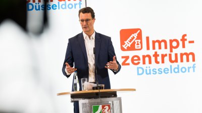 Ministerpräsident Wüst besucht Impfzentrum in Düsseldorf und stellt neue Kampagne der Landesregierung zur Booster-Impfung vor