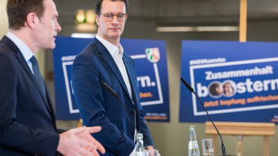 Ministerpräsident Wüst besucht Impfzentrum in Düsseldorf und stellt neue Kampagne der Landesregierung zur Booster-Impfung vor