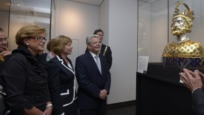 Ministerin Schäfer eröffnet Ausstellungs-Trilogie zum Karlsjahr 2014 in Aachen, 19.06.2014