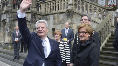 Ministerin Schäfer eröffnet Ausstellungs-Trilogie zum Karlsjahr 2014 in Aachen, 19.06.2014