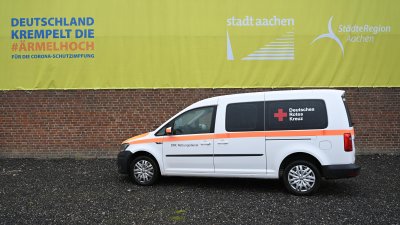 Ministerpräsident Armin Laschet besucht das Impfzentrum der Stadt- und Städteregion Aachen