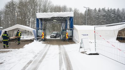 Ministerpräsident Armin Laschet besucht die Drive-in-Impfstation in Schwelm