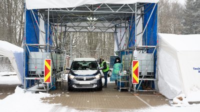 Ministerpräsident Armin Laschet besucht die Drive-in-Impfstation in Schwelm