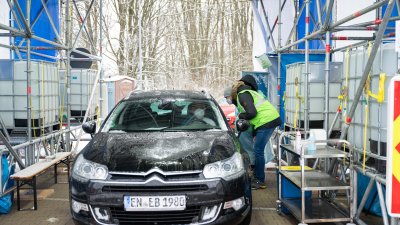 Ministerpräsident Armin Laschet besucht die Drive-in-Impfstation in Schwelm